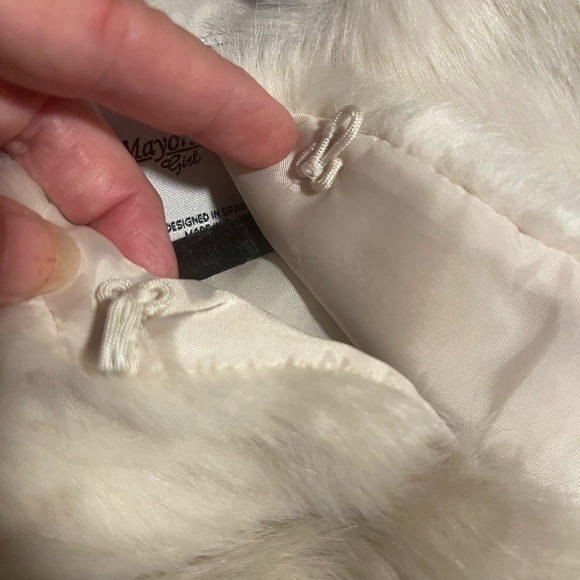 Mayoral Girl Faux Fur Girl’s Vest Sz T5 - Picture 9 of 10